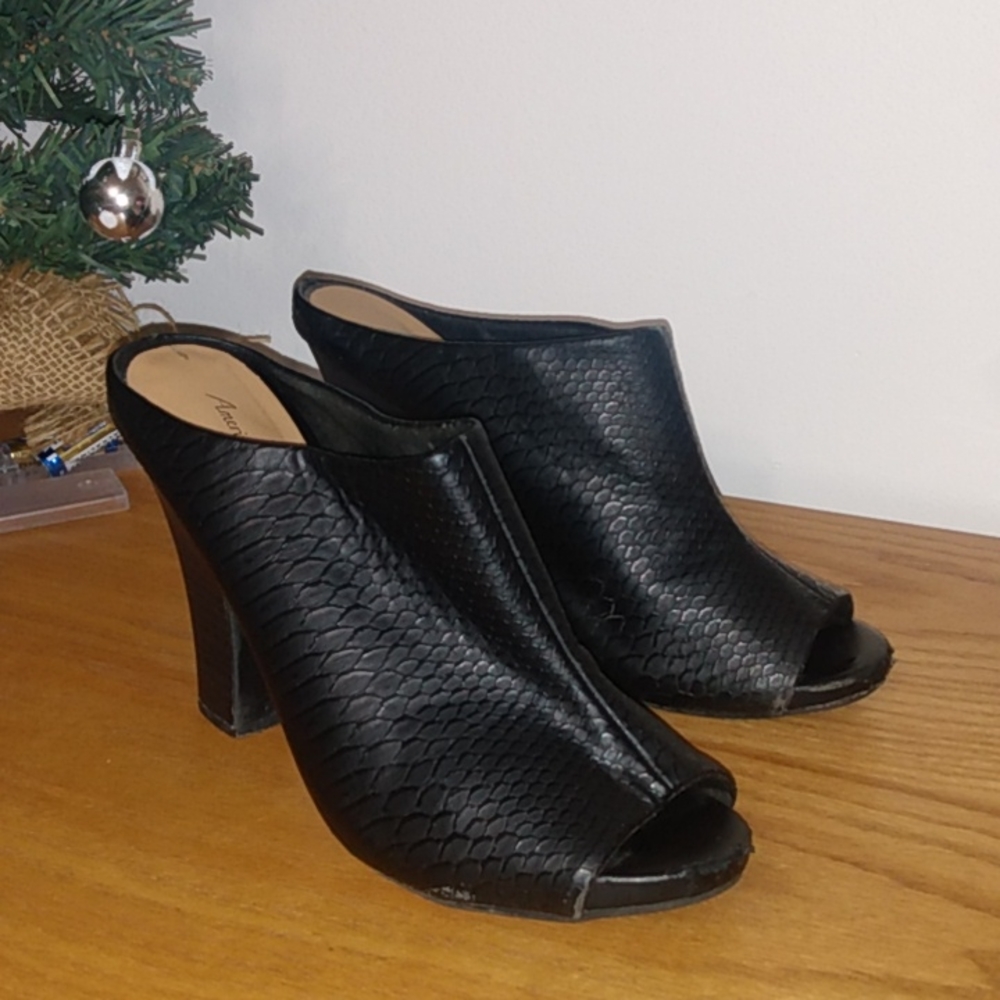 Black American Eagle Peep Toe Heels